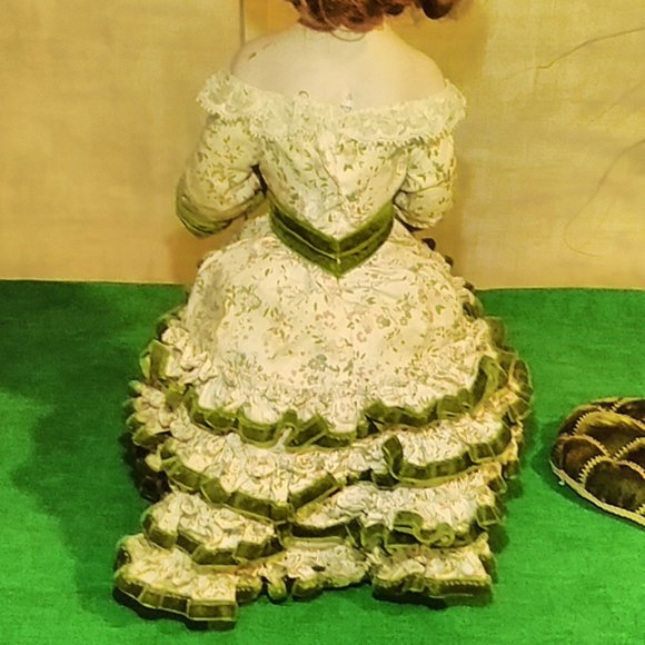 COPY - BRADFORD EXCHANGE DOLLS 3 W/ACCESSORIES - Picture 8 of 16